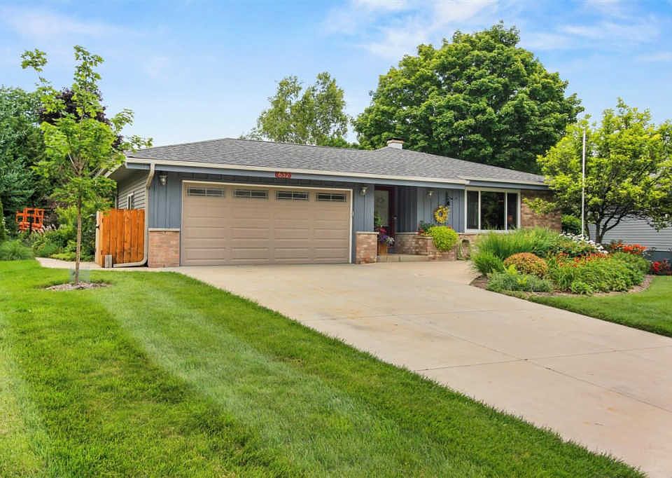 1st image of 632 Hollybrook Ln