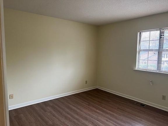 5th image of 215 Bridgefield Pl #B
