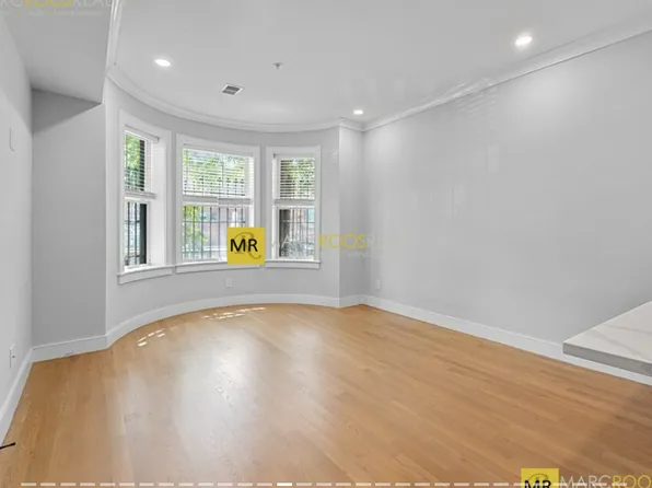 535 Newbury St, Boston, MA