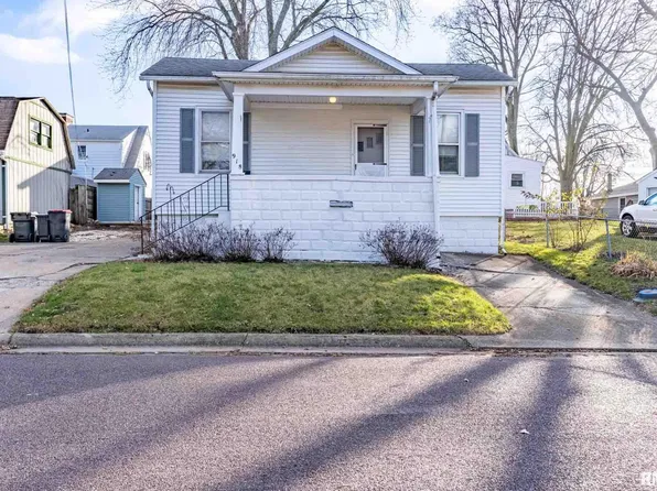 918 Margaret St, Pekin, IL 61554