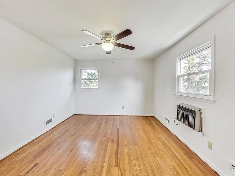 1208 Pinewood Dr — Photo 13