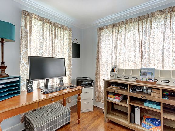4th image of 715 E Park Ave