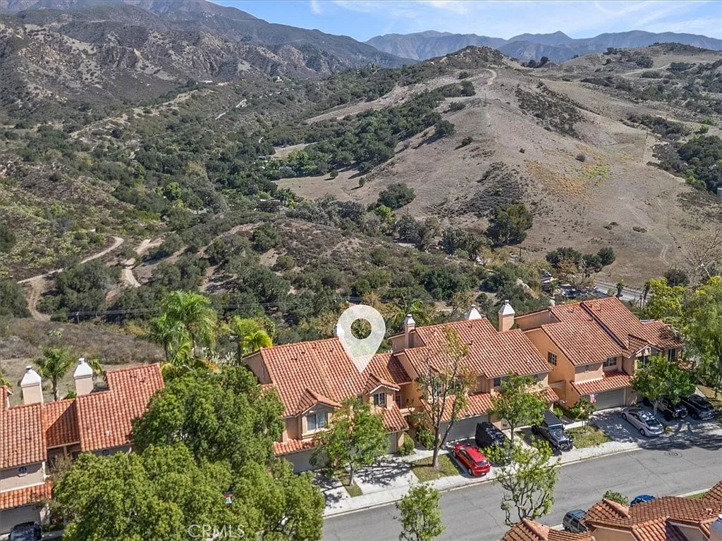 2 bed, 2.5 bath, 1407 sqft, $3,600 — Photo 2