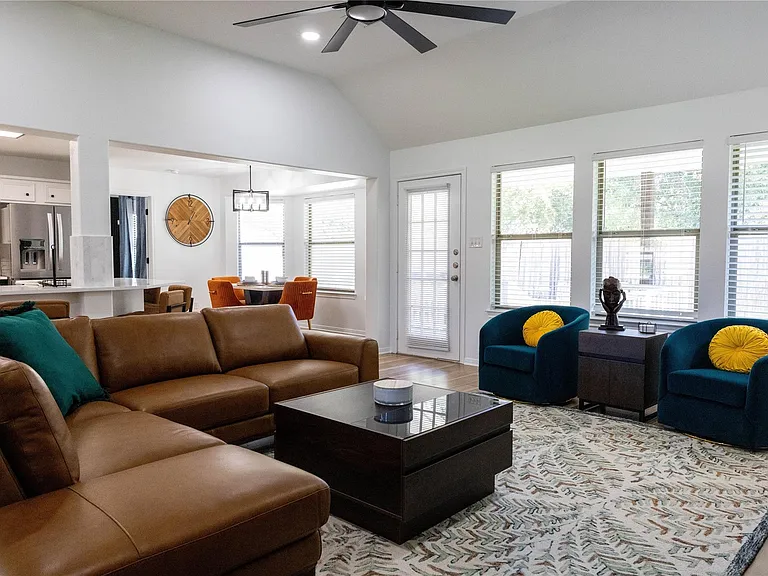 17023 Lexington Dr — Photo 2