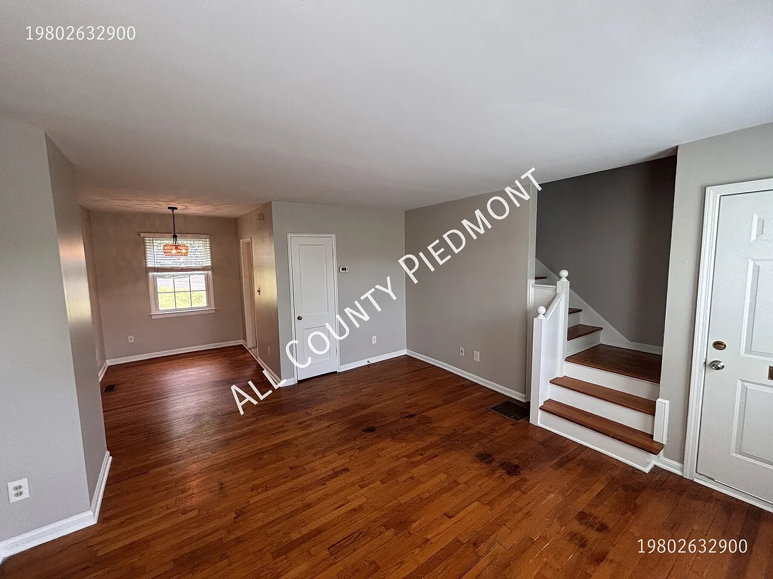 547 Wakefield Dr — Photo 3