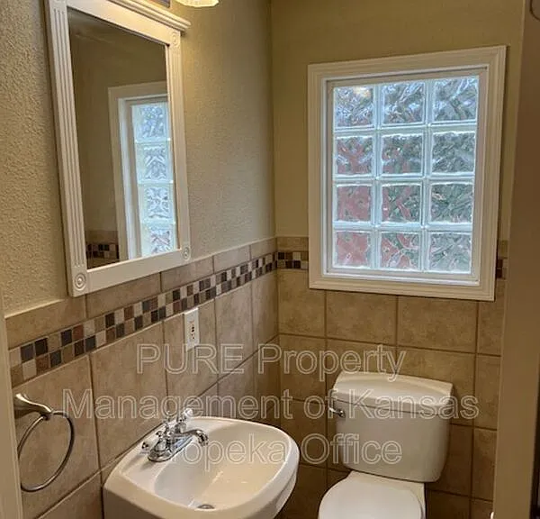 429 E 63rd Ter — Photo 11