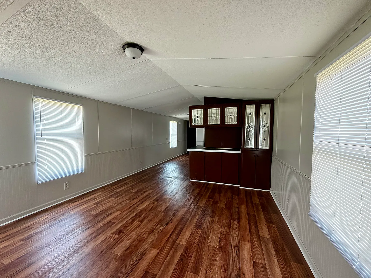 3 bed, $1,095 — Photo 3