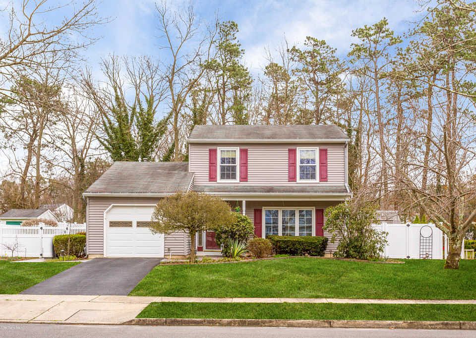 1st image of 568 Leawood Ave
