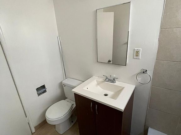 5th image of 14122 Gilmore St APT 2