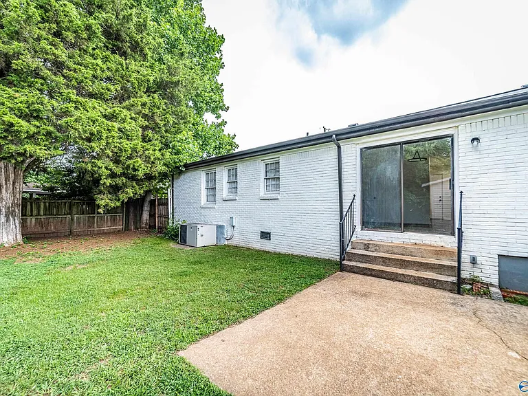 307 Meadowbrook Dr SE — Photo 16