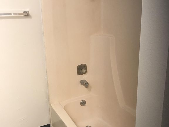5th image of 511 E Barstow Ave