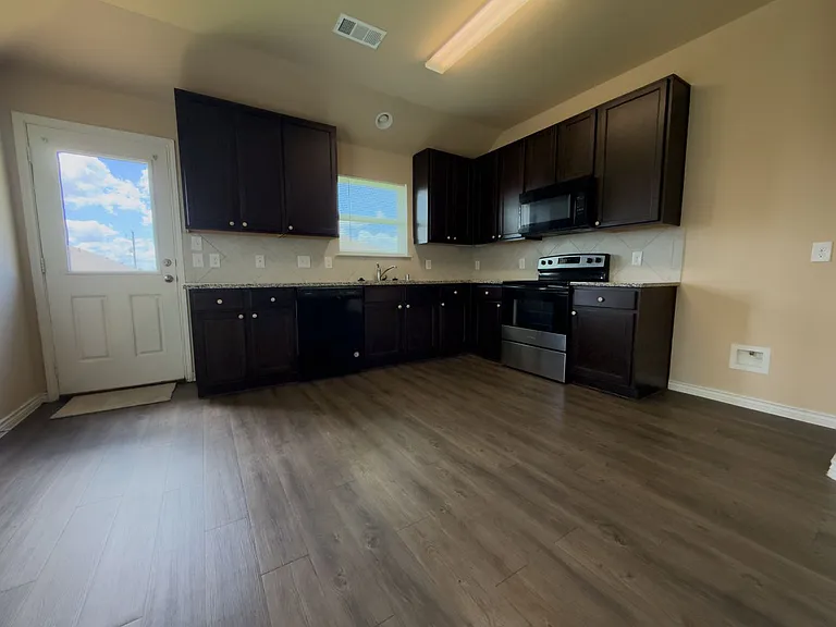 1508 Blue Jay Dr — Photo 3