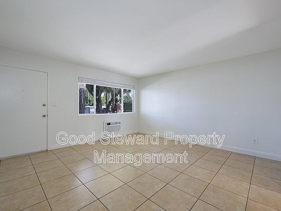 5th image of 410 N Clark St APT A