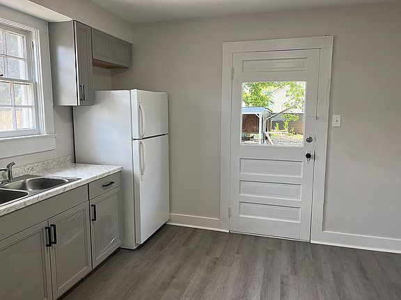 3rd image of 1018 Jackson St
