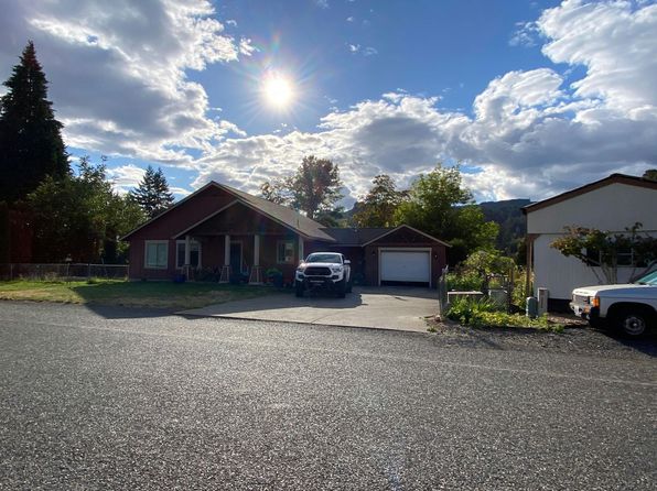 32 4th St, Carson, WA 98610
