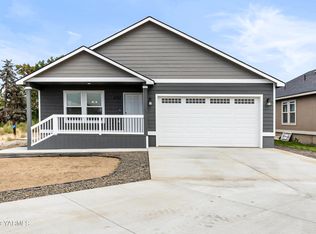 4707 N Track Rd, Wapato, WA 98951