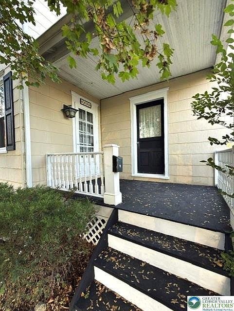 1st image of 229 W Lafayette St