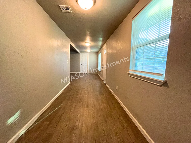 1808 NW Taft Ave — Photo 8