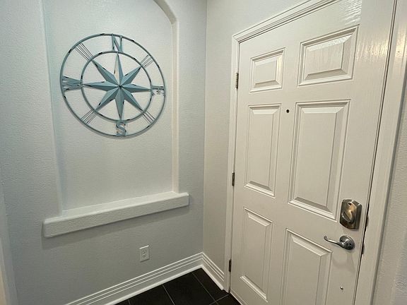 Entry with art niche