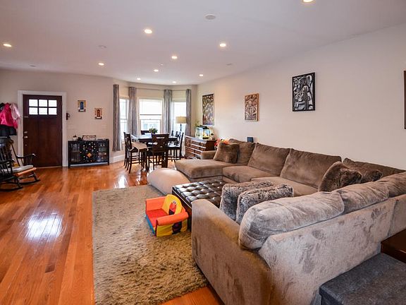 4th image of 252 Waterman St #B