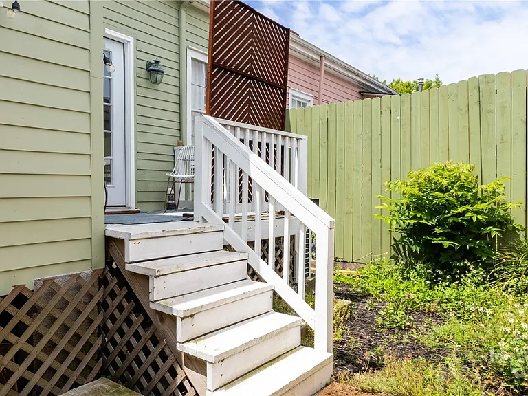 524 E Charlton St — Photo 14
