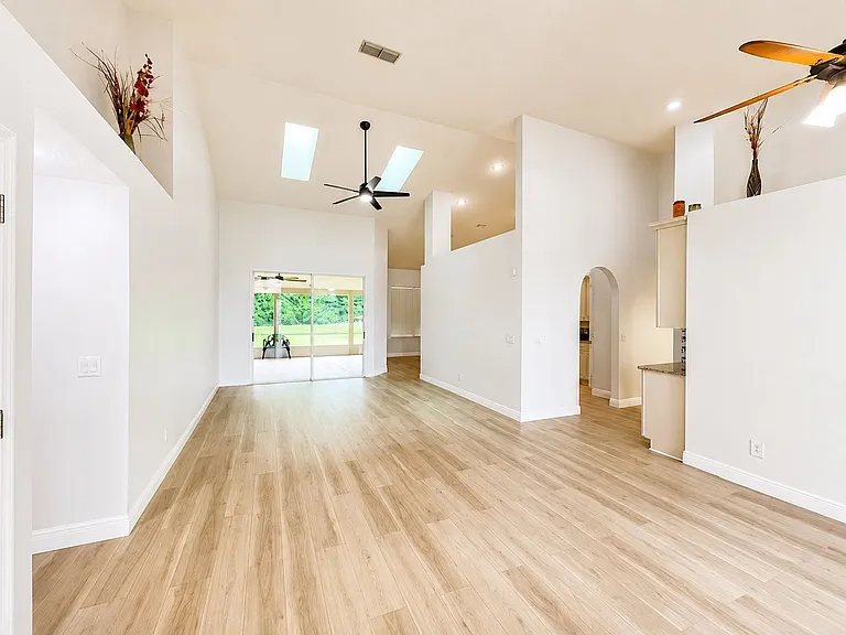 2226 Lake Marion Dr — Photo 3