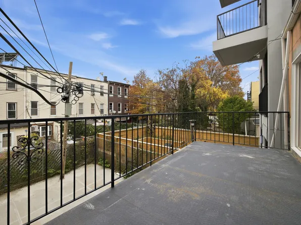 215 Schaefer Street image 10 of 18