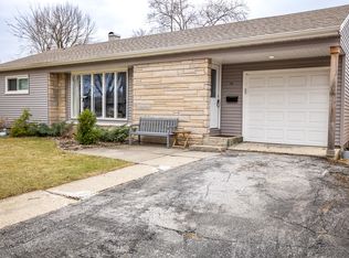 903 S Main St, Crown Point, IN 46307