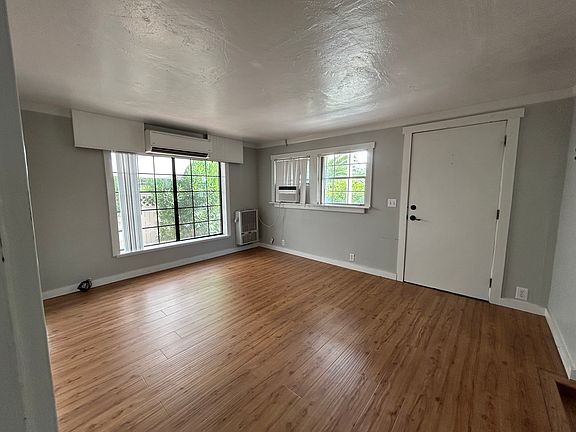 3rd image of 405 Reading St