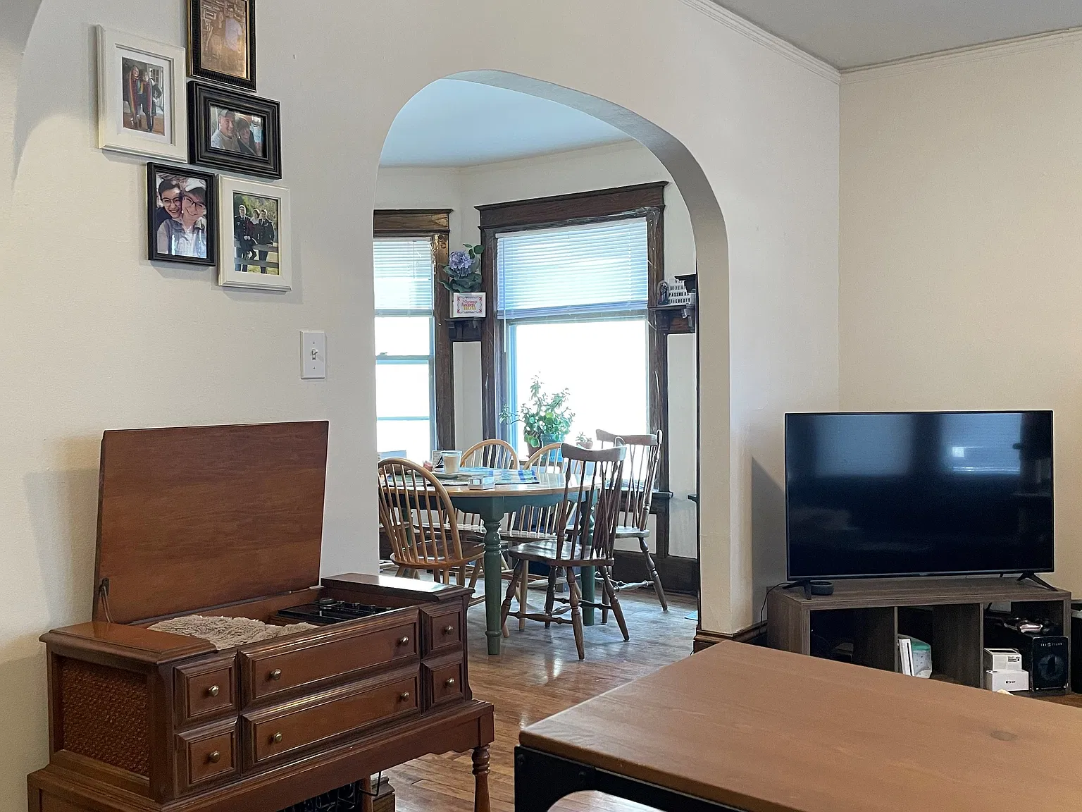3 bed, 1800 sqft, $1,800 — Photo 2