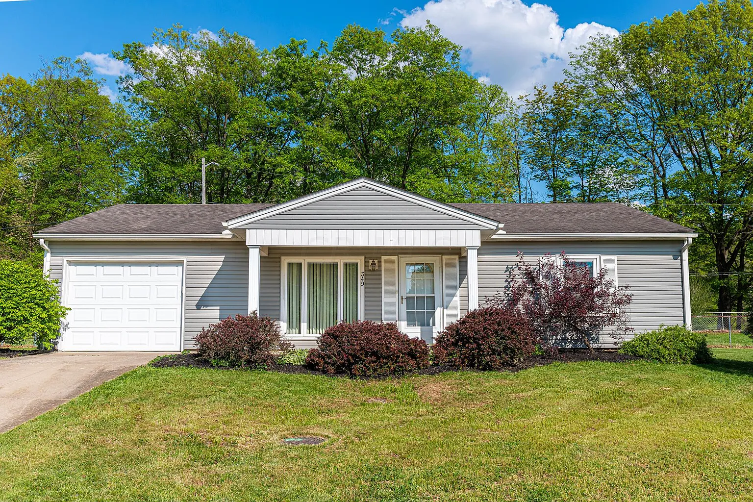 349 Hawthorne Ct E photo 1