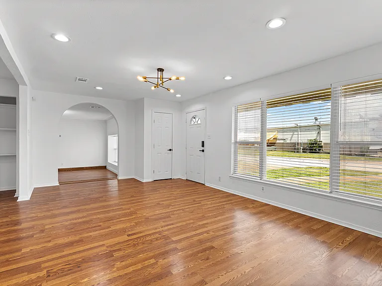 3611 Bonzer St — Photo 11