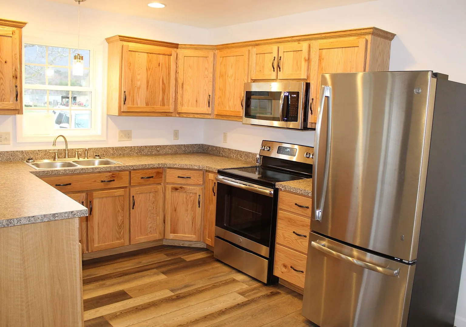 Wonderful County Home — Photo 4