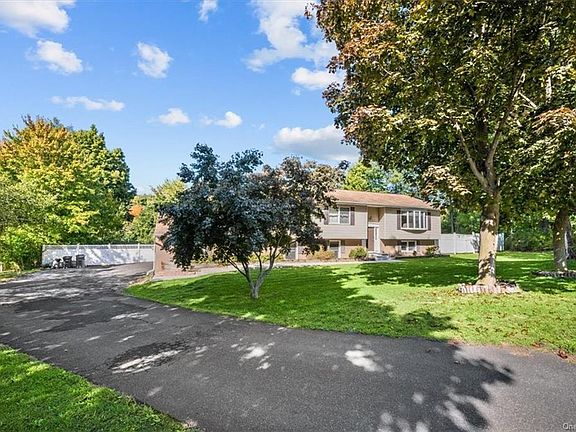 4th image of 45 Rockwood Dr