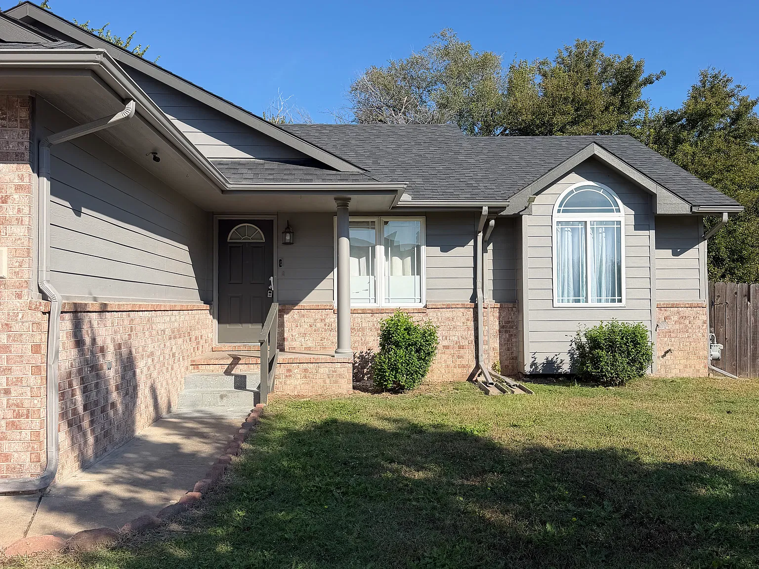 4 bed, 2553 sqft, $2,100 — Photo 2