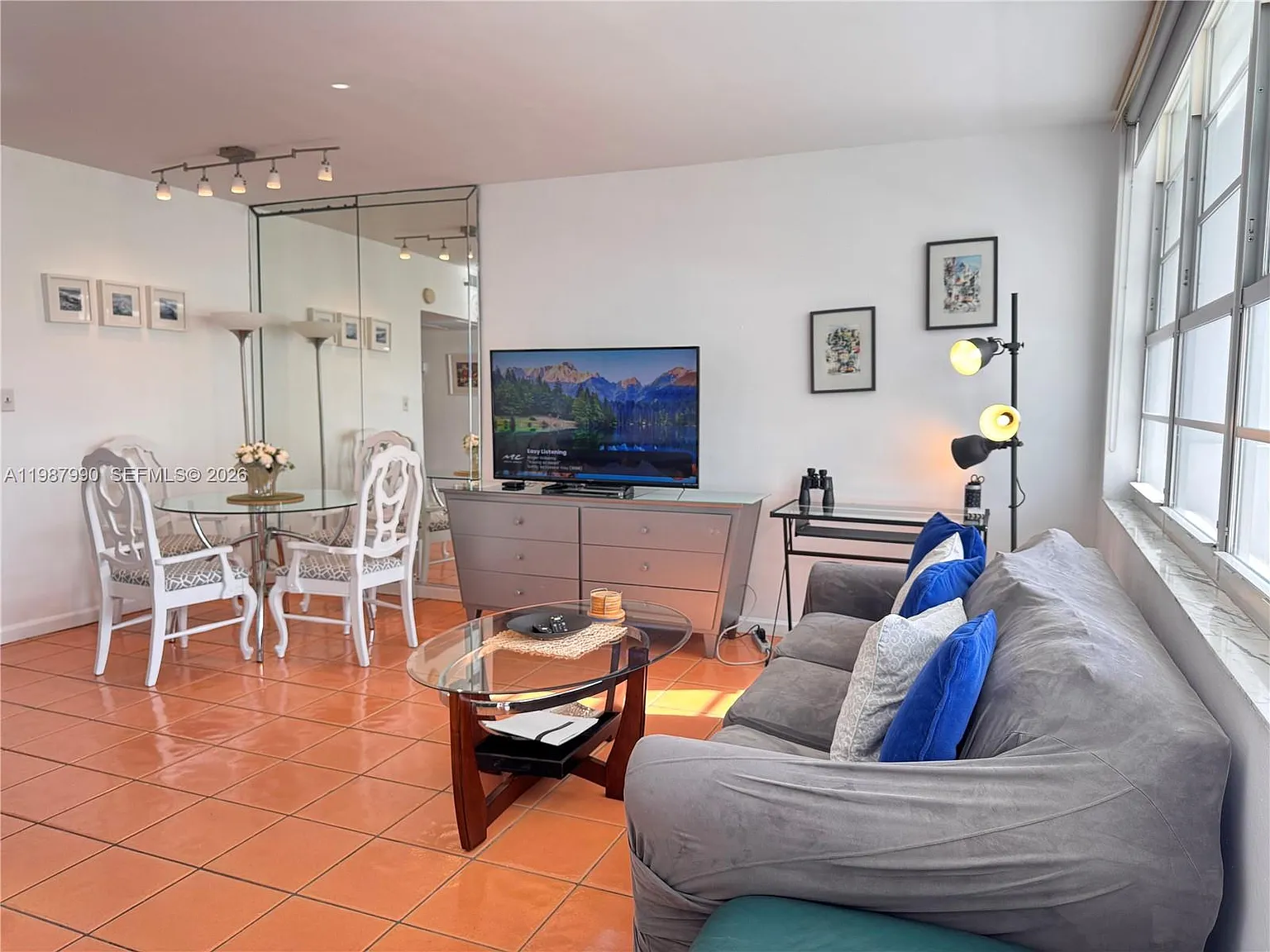 The Decoplage Condo — Photo 3