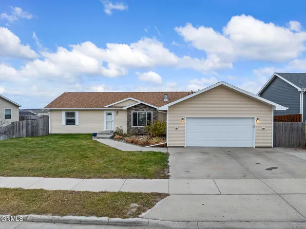 2305 29th St W, Williston, ND 58801