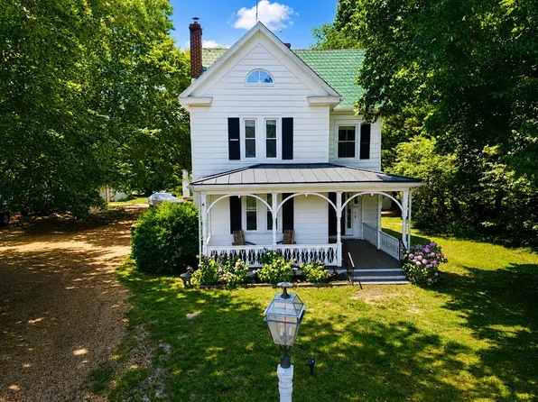 329 E Church St, Kilmarnock, VA 22482