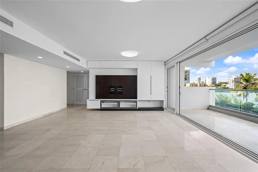4 bed, 3.0 bath, 1952 sqft, $6,500 — Photo 2