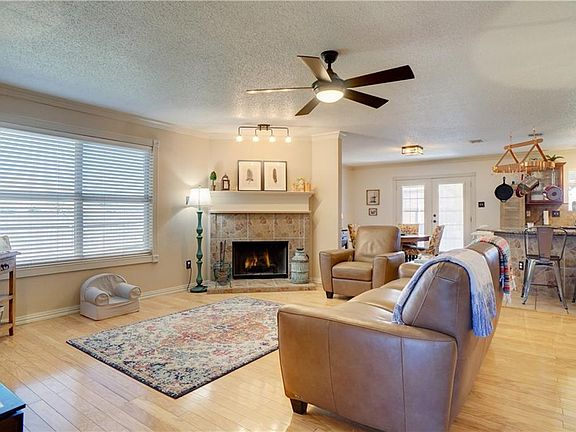 3rd image of 217 Oaklawn Dr
