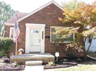 19636 Roscommon St, Harper Woods, MI 48225