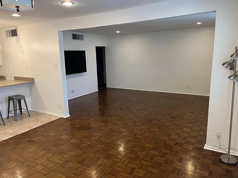 161 W Pierson St — Photo 5