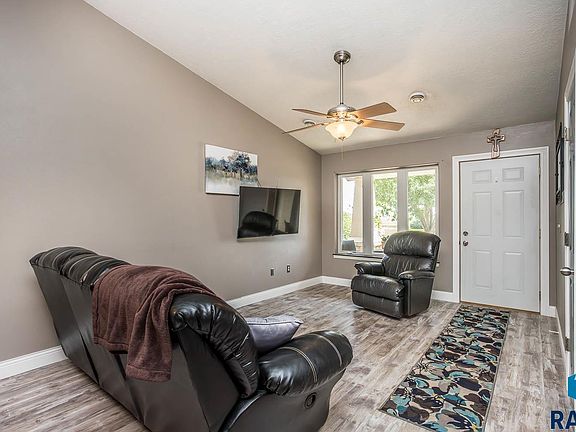 2nd image of 635 Hunter Dr