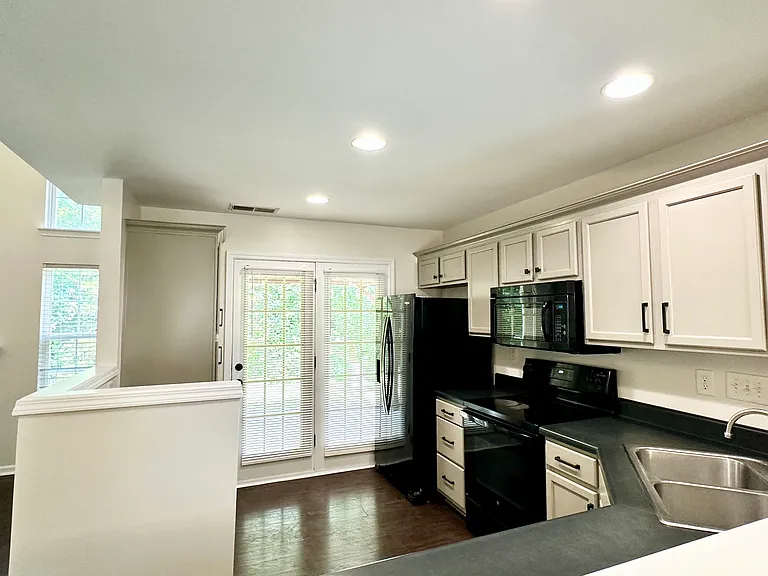 627 Rock Lake Gln — Photo 11