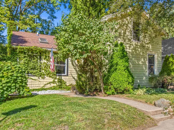 813 N Douglas St, Peoria, IL 61606