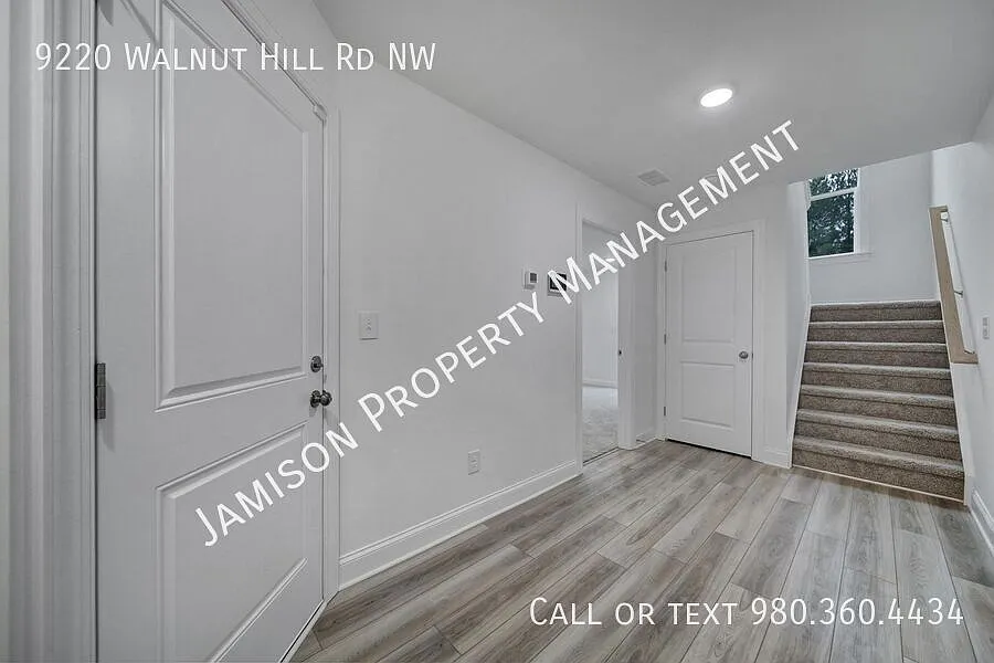 Gorgeous Townhome in Concord near Concord Mills! — Photo 3