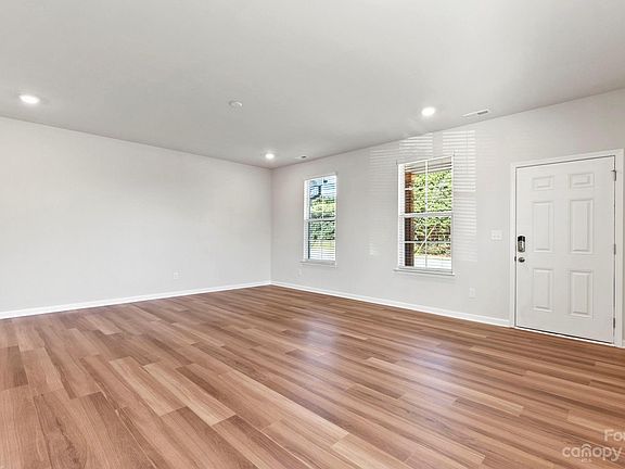 4th image of 724 Herlong Ave #7
