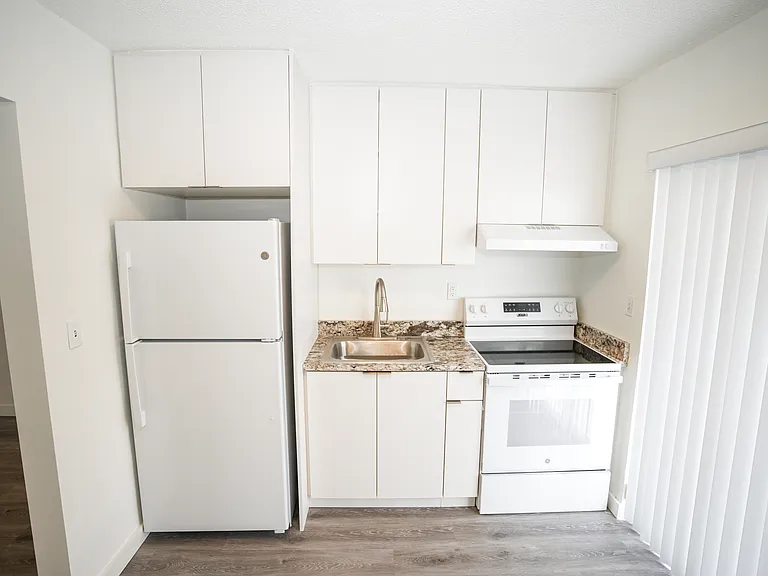 1043 NW 5th St #5 — Photo 9