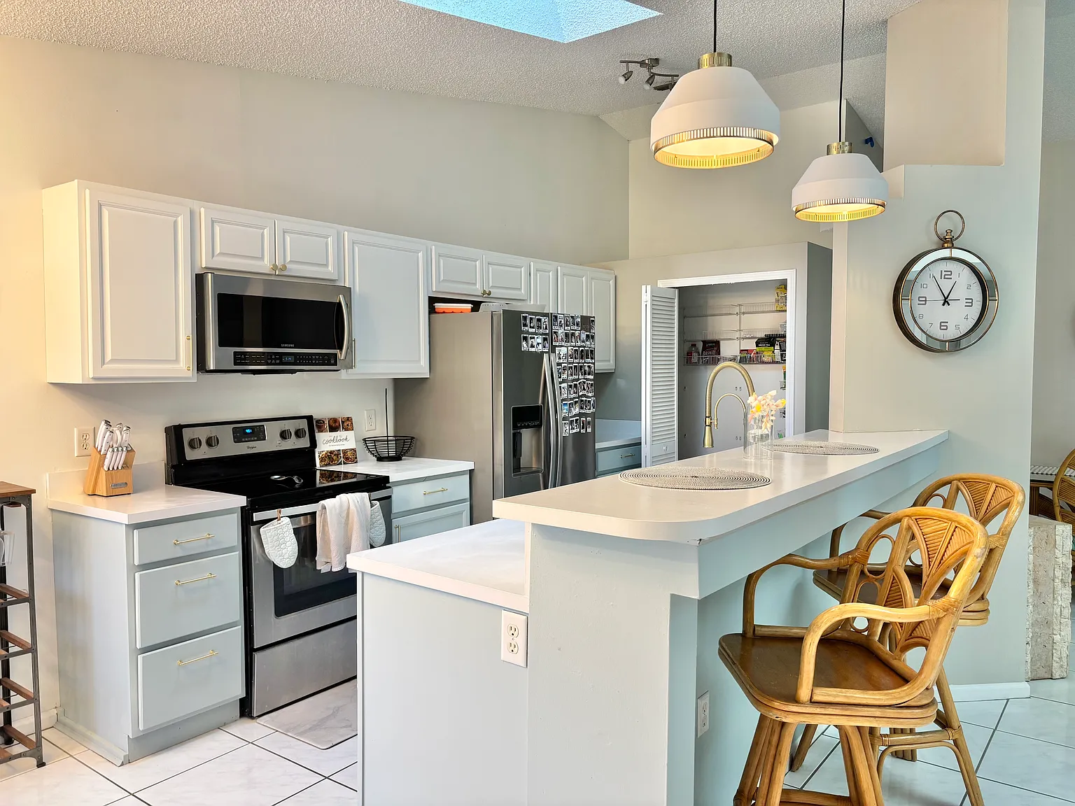 1626 Lara St NE — Photo 3