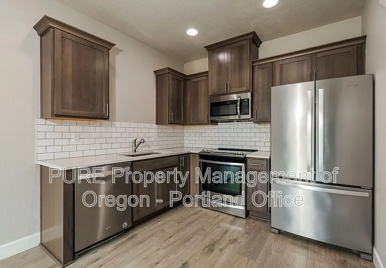 215 NE Regan Hill Loop — Photo 10